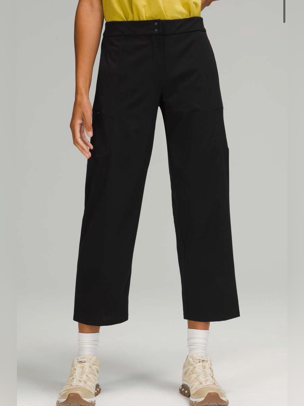 Lululemon Size 4 • Black Ventlight Cargo Mid Rise Crop 26" Inseam Pants.